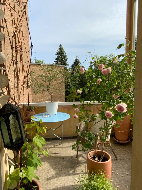 Jak przygotować balkon do wypoczynku w ciepłe dni